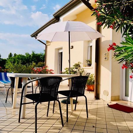 Appartamento In Villa Daniela Con Piscina Privata Carraro Immobiliare Jesolo - Family Apartments Exterior photo