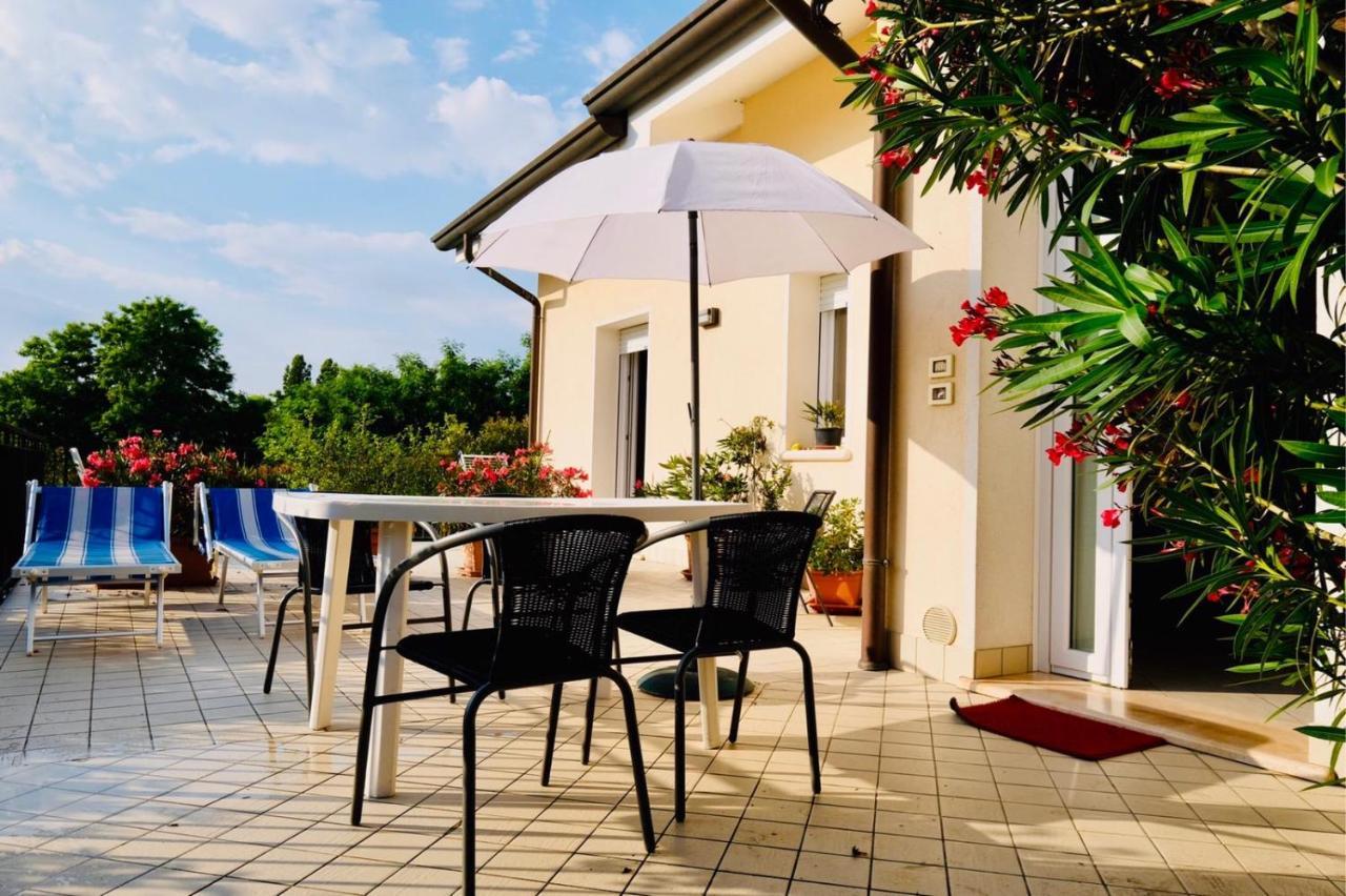 Appartamento In Villa Daniela Con Piscina Privata Carraro Immobiliare Jesolo - Family Apartments Exterior photo